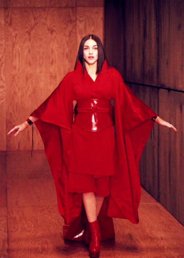 Đằng sau chuyện Mỹ Tâm bán nude táo bạo: Không đơn giản, chứa đầy ẩn ức!